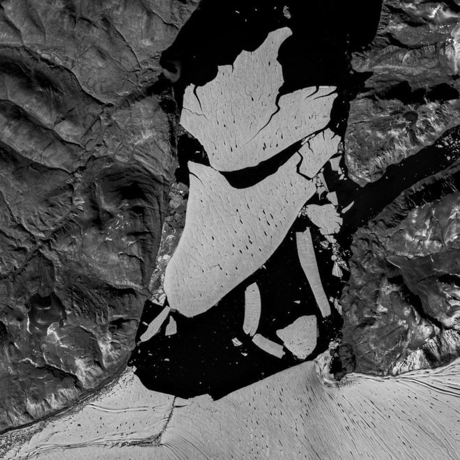 Satélite capta el momento de la ruptura de una placa de hielo en el Ártico.