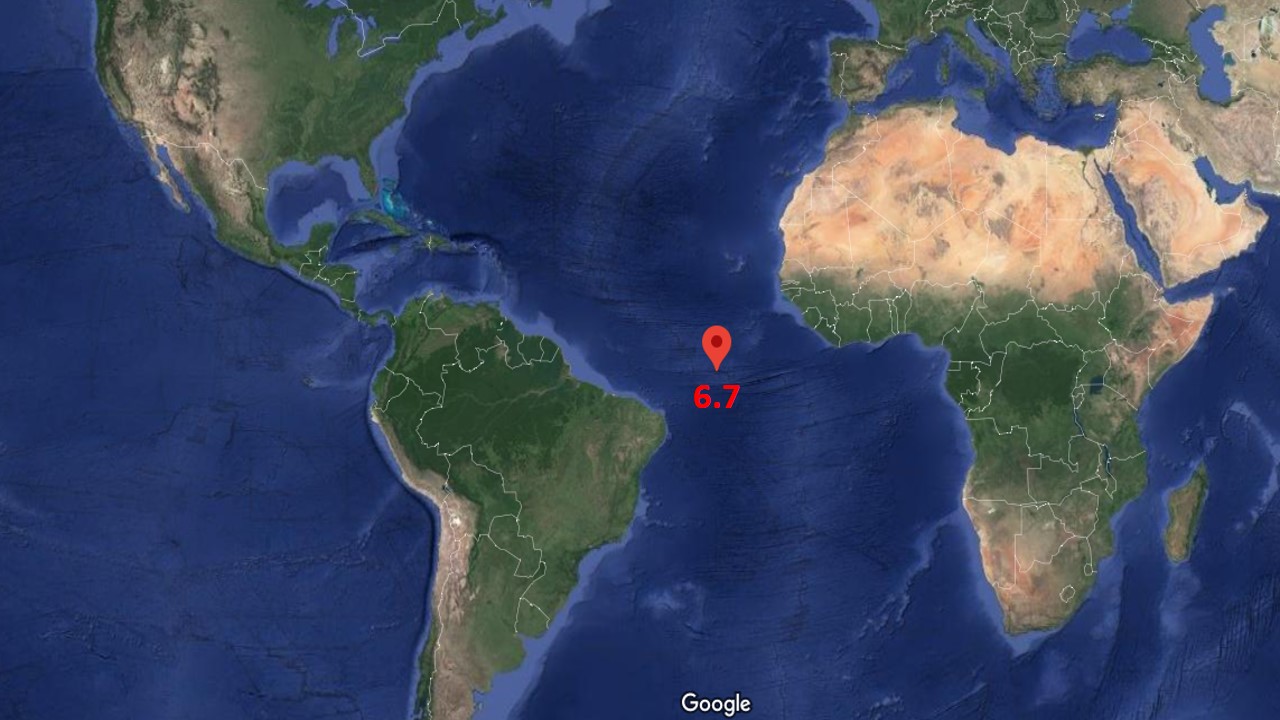 Fuerte terremoto de 6.7 en fractura Romanche del Atlántico central.