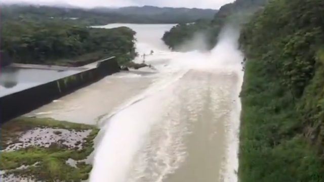Graban impactante video de desfogue de la presa peñitas, Tabasco podría inundarse.