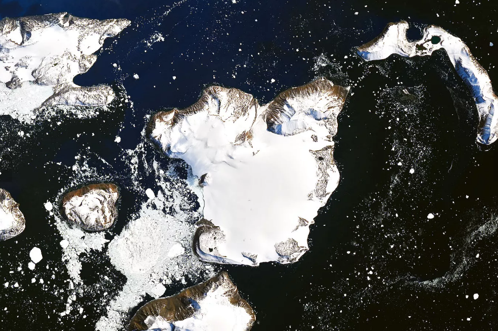 La Antártida se derrite y es captado desde el espacio.
